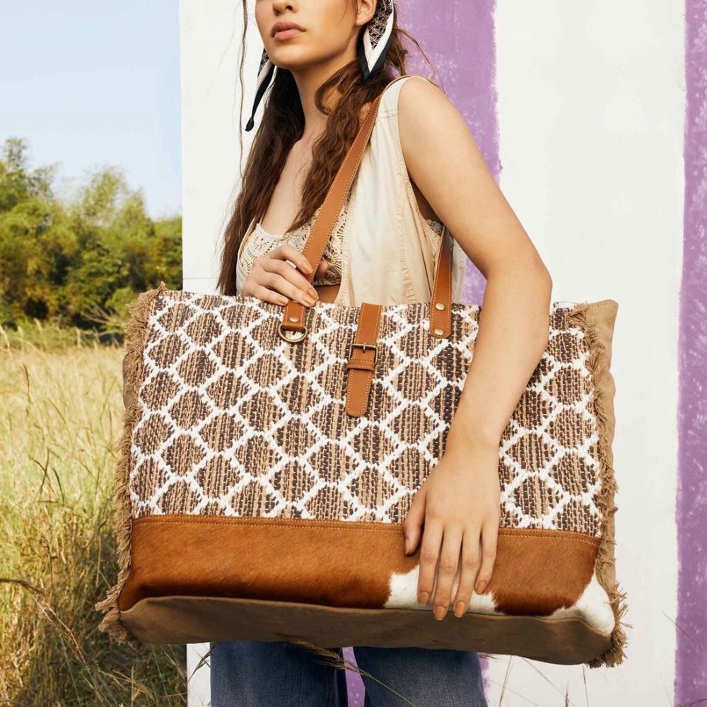 Last 1! Myra Weekender Travel Bag